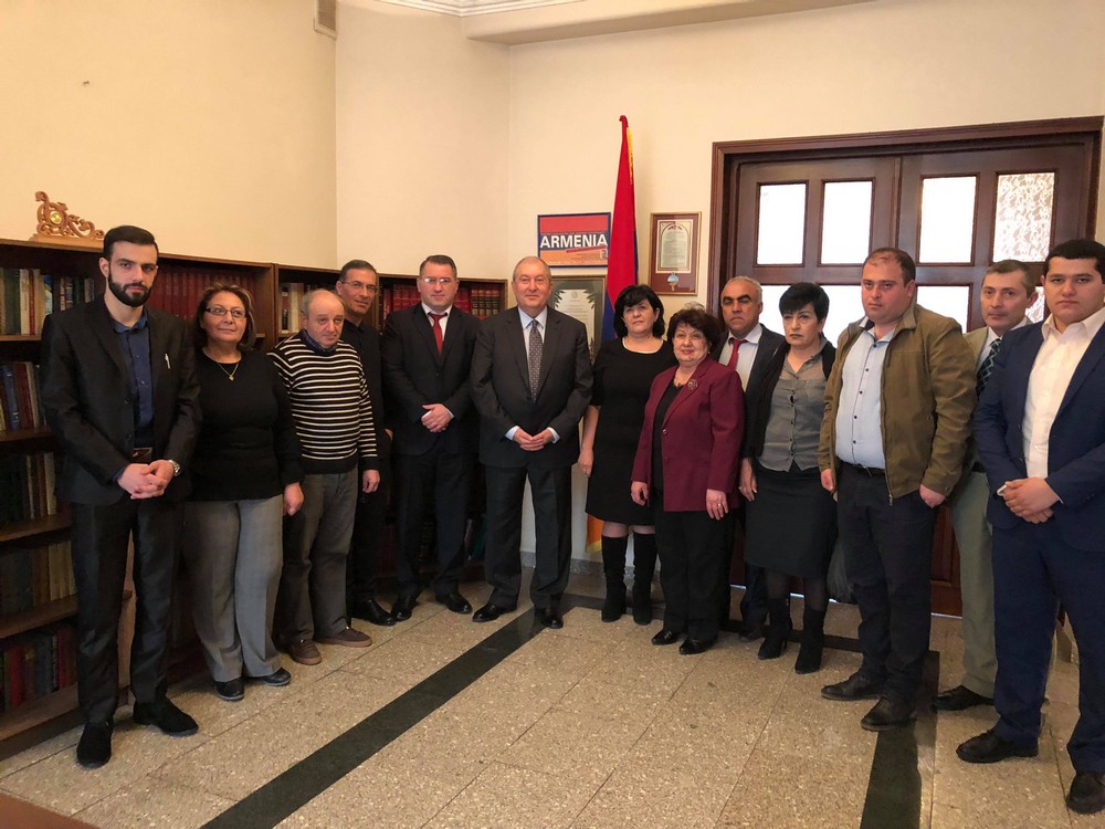 Armen Sarkissian Met with the Board Members of “Heritage” Party