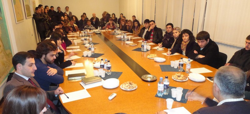 Րաֆֆի Հովհաննիսյանը հանդիպեց երիտասարդների հետ